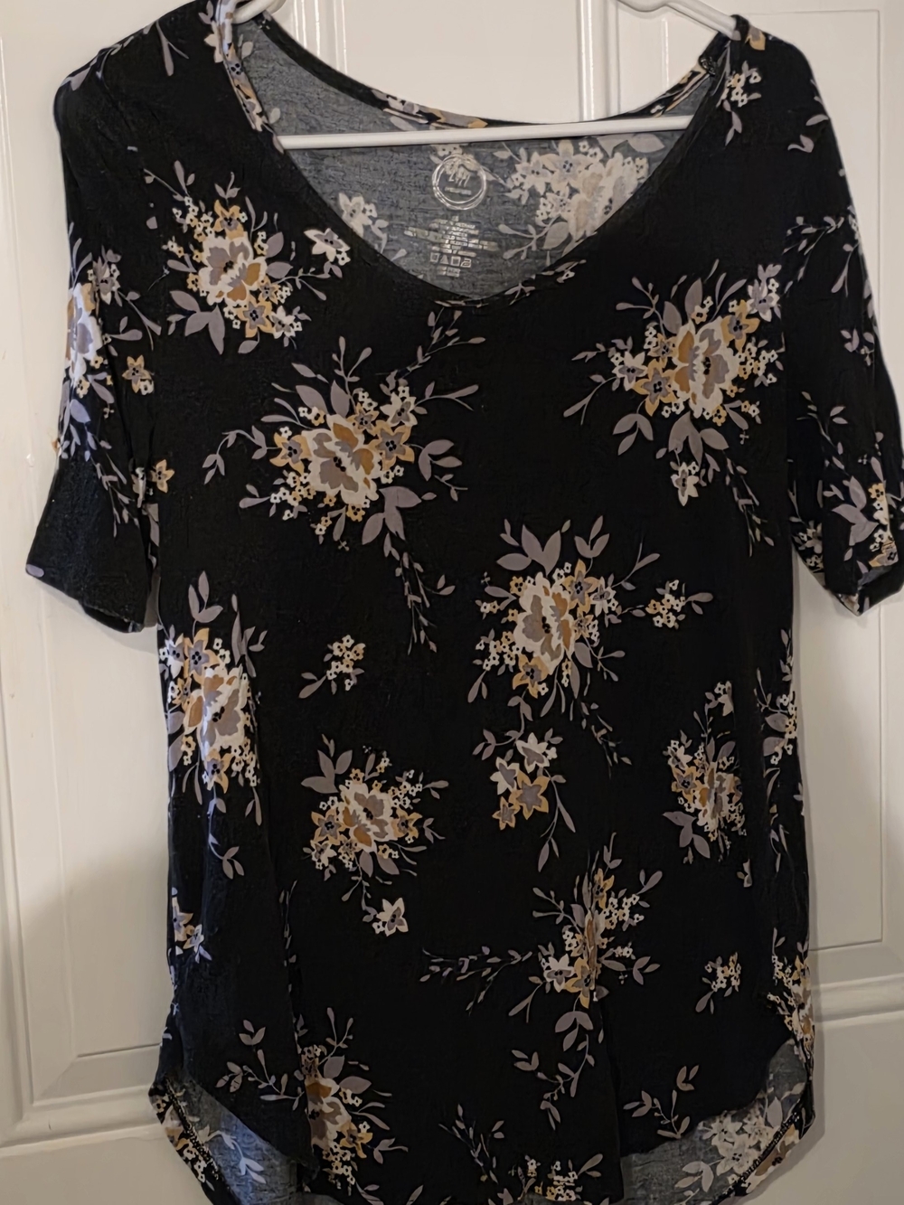 Black Floral V-Neck Short Sleeve Blouse